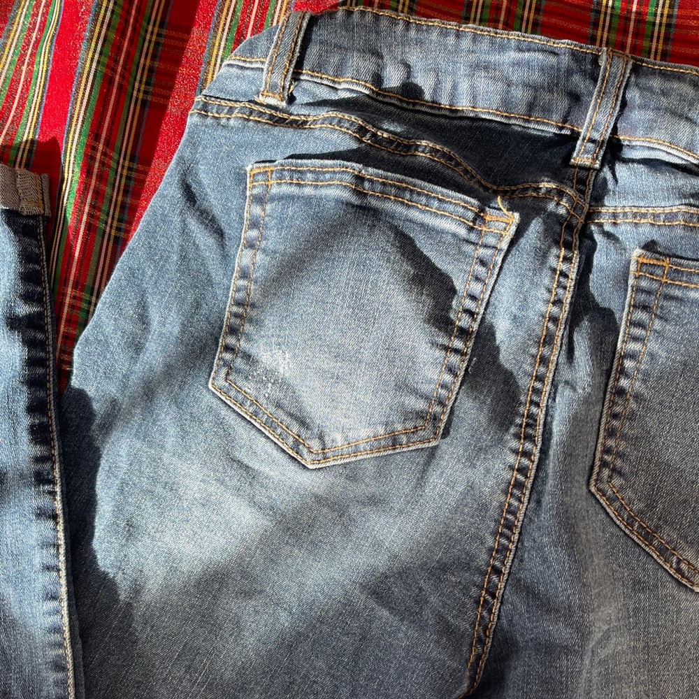 Juniors Ripped Jeans- Size 7 - Picture 6 of 10
